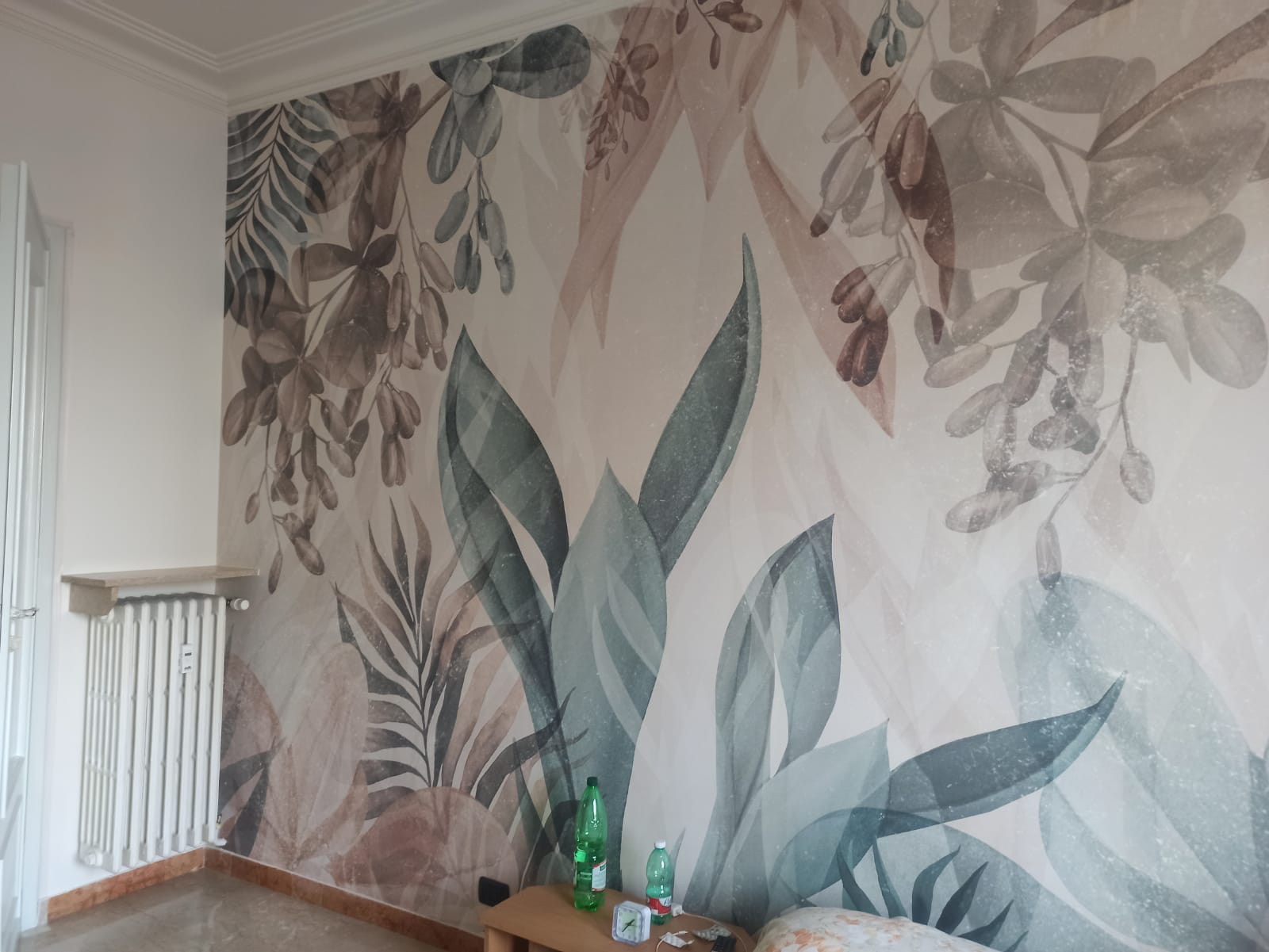 Decorazione murale con foglie tropicali